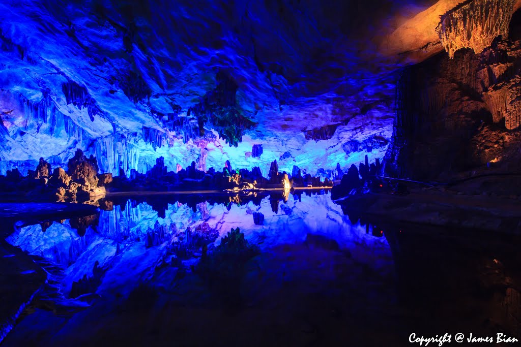 Stalactite Reflection inside Reed Flute Cave -- 芦笛岩 by AmJB