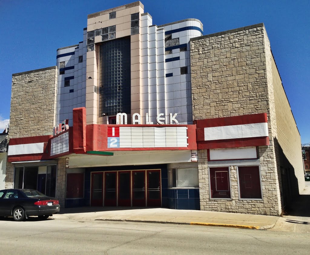 Historic Malek Theatre - Independence, Iowa by KingHawkFan