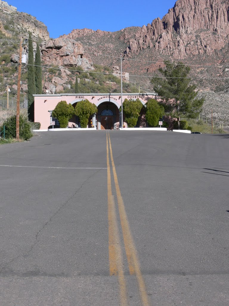 Pinal Countal Administration... exactly straight ahead, Superior, Arizona by J.gumby.BOURRET