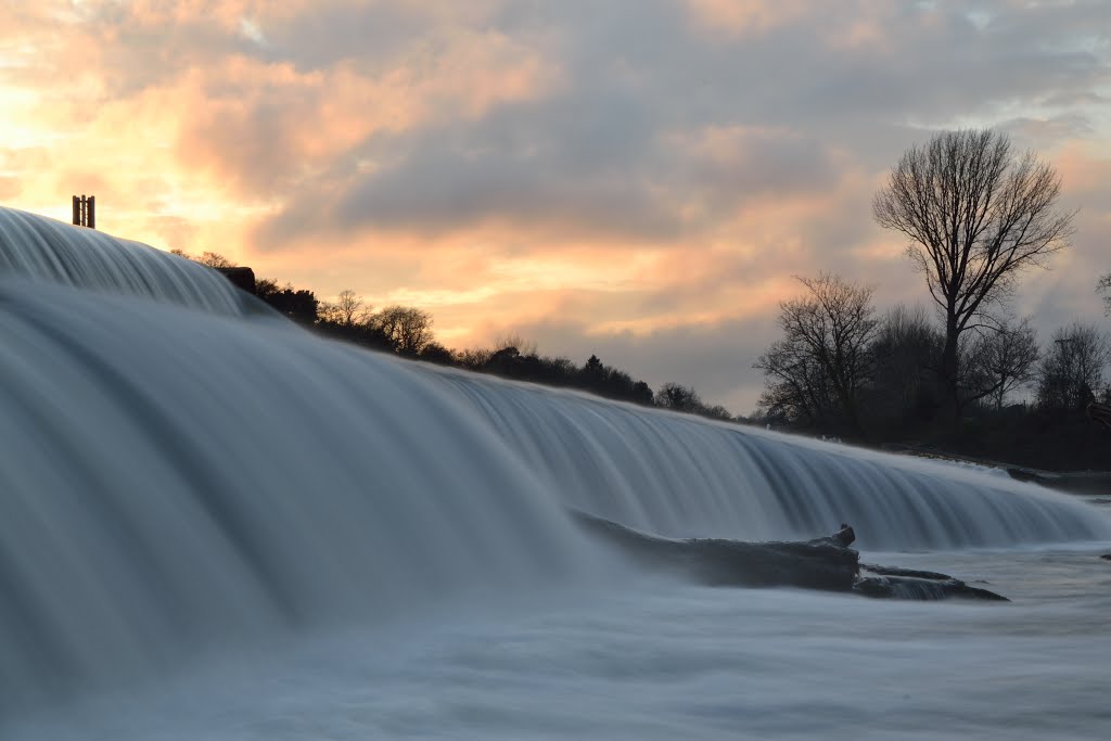 Weir Llandaf North by peterjwilliamsonphoto@gmail.com