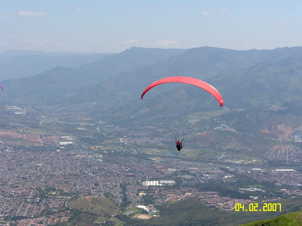 Volando en Medellin by Ruben Ortiz