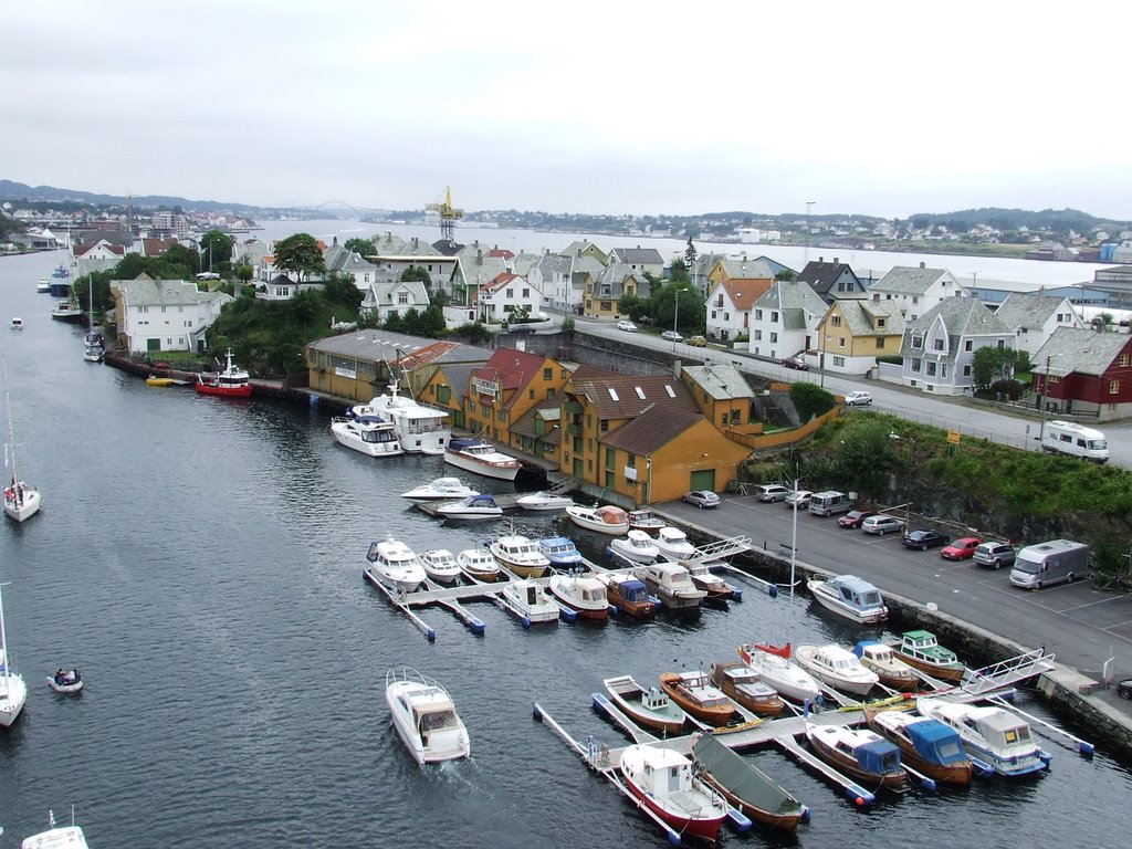 Haugesund, nabrzeże by Michał Dobrowolski