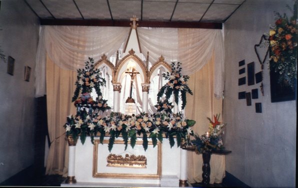 Altar del Templo San Benito by Melba Flen-Bers