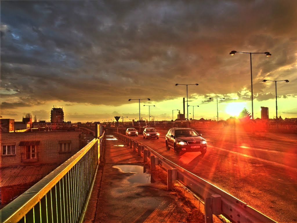 Mračna nad nadjezdem (clouds over an overpass) by Hanulinka