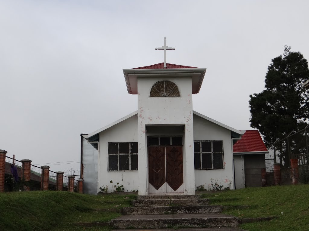 Iglesia de Cascajal by Gino Vivi