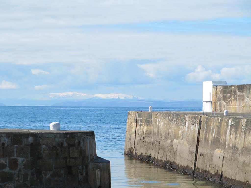 Hopeman harbour, Moray by oldchippy