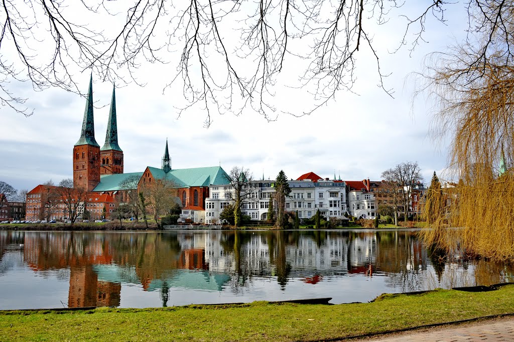 Blick auf den Lübecker Dom by CHARMING PICTURES - Reportage- und Reisefotog