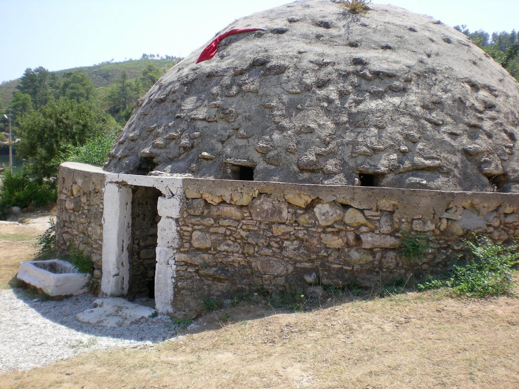 TARİHİ SU SARNICI www.altasrestaurantakbuk.com by oneraltas