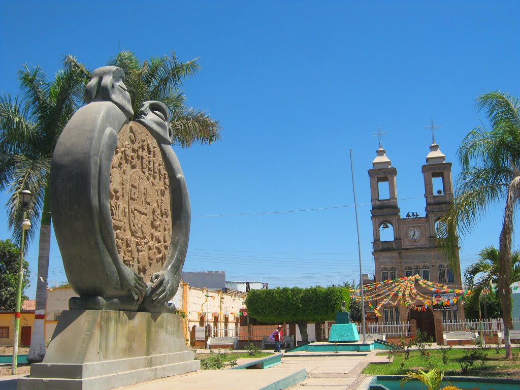 Monumento a la Mexicanidad en San Felipe de Aztatán, lugar místico del orígen del pueblo de los Aztecas by waldwind