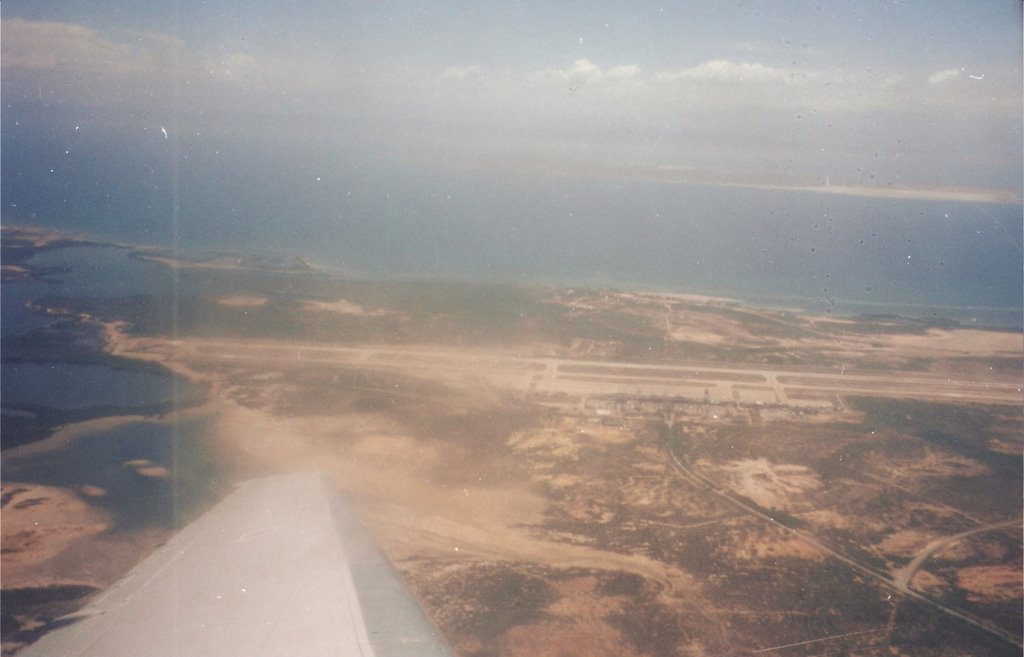 Vista del Aeropuerto de Porlamar, Margarita by Alfredo Ramos