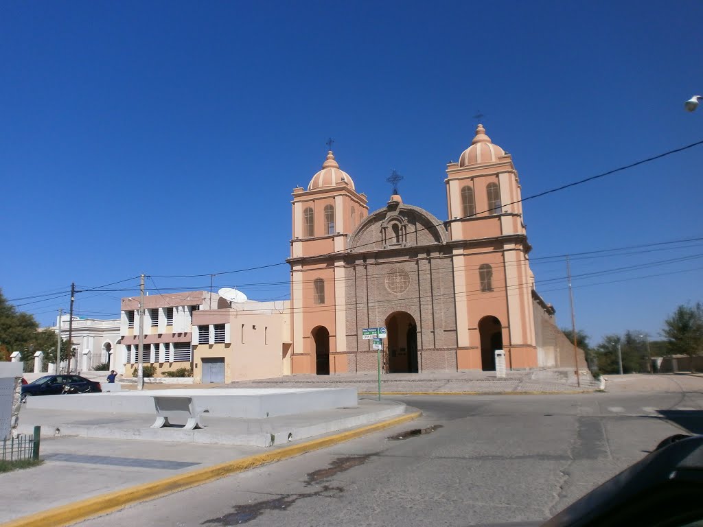 Cruz del Eje. (foto: Frank Boore).- by Frank Boore