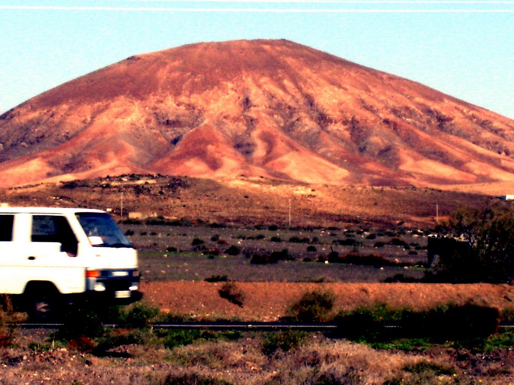 Montaña en Fuerteventura by Canarina