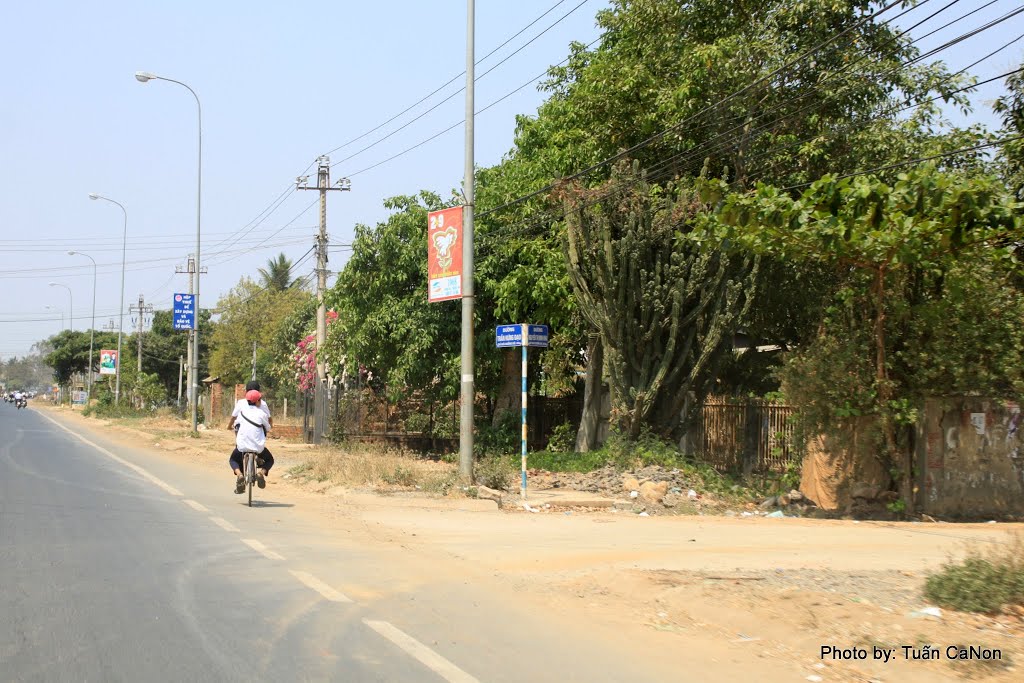 Trên quốc lộ 14 - AH17 by Tuấn Canon