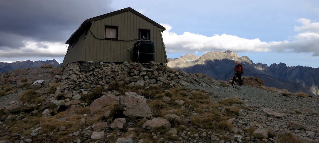 Lodge,Mt Cook National Park,New Zealand by Percy Tai  漆園童