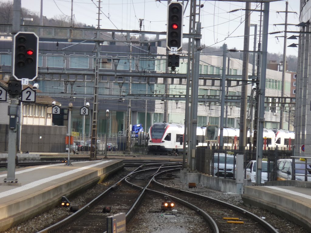 Im Bahnhof Olten 2 by bienenritter