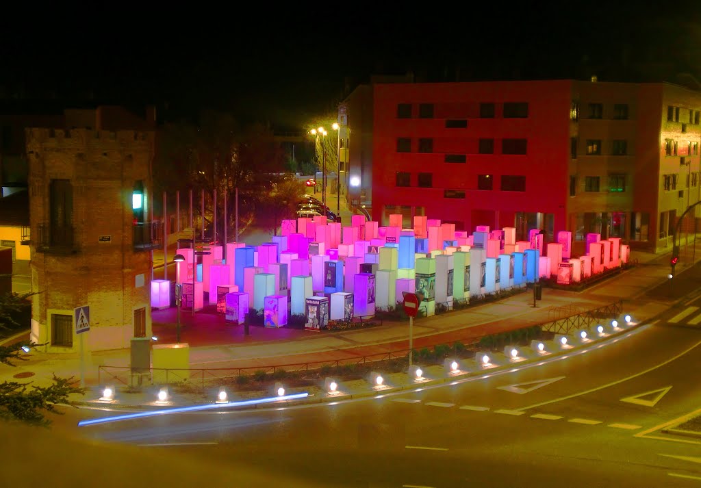 Plaza Ciudades Hermanas nocturna by Casitaspucela