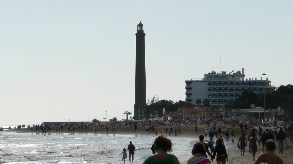 Faro de Maspalomas visto desde lejos by Kavra