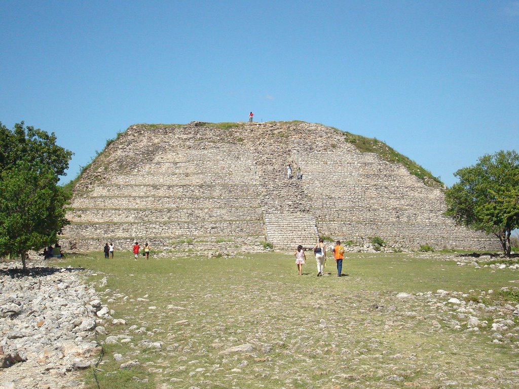 Centro, 97540 Izamal, Yuc., Mexico by C. Burgos