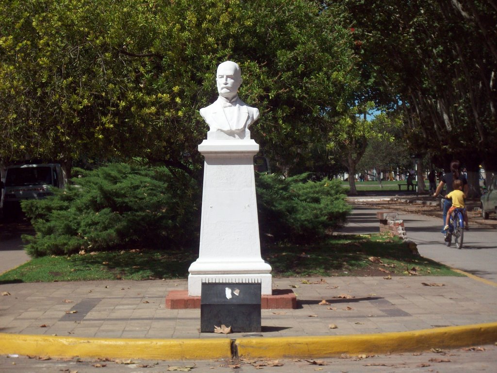 Monumento de MARCOS PAZ by Emanuel A. Barrios