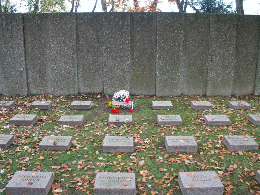 Kriegsgräber. Westfriedhof Köln by anwojlew