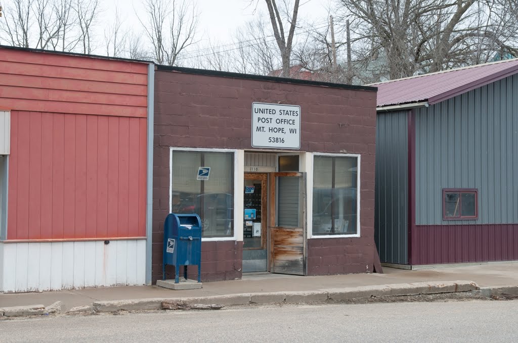 Mount Hope Wisconsin post office 53816 by D200DX