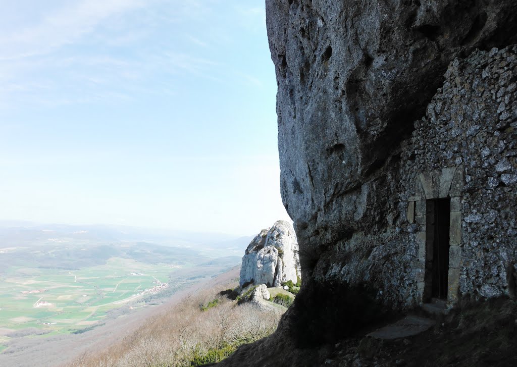 Cueva-ermita de San Tirso by Cembraniyo