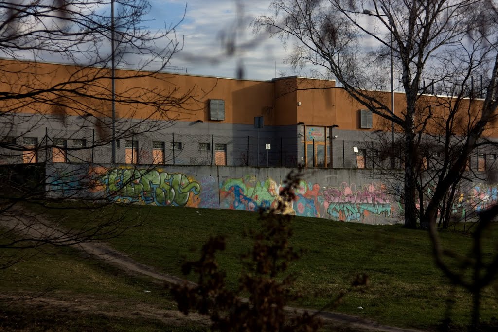 Centrum Handlowe -"Manhatan" - od tyłu...Widać ściankę z graffiti by KRZYSIEK