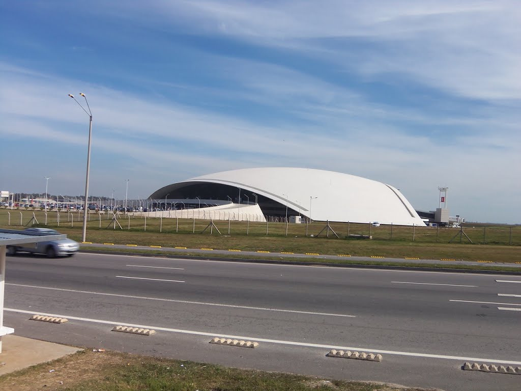 Vista del modernisimo aeropuerto internacional de carrasco by porelmundo