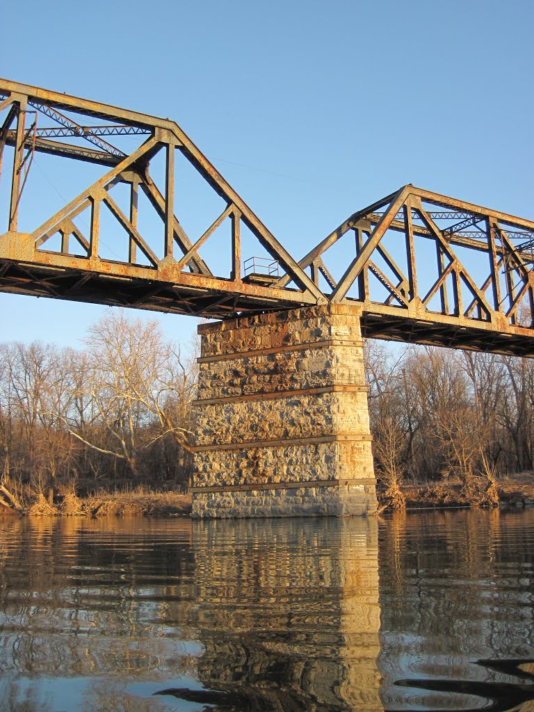 The middle pillar of a train bridge by midatlanticriverrat