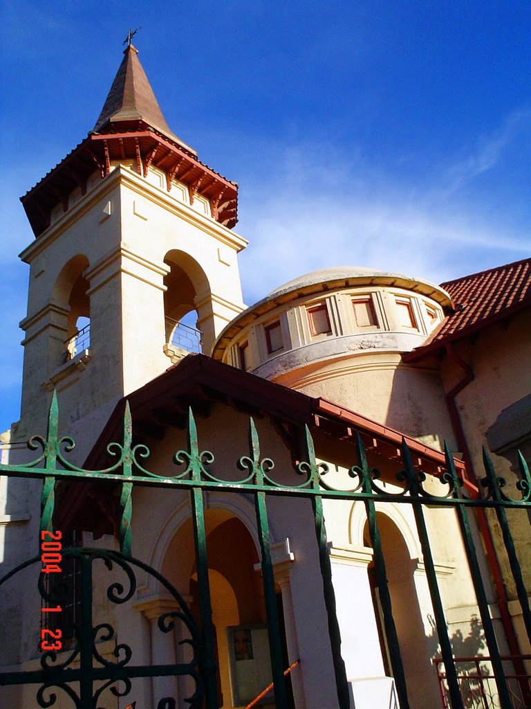 Iglesia Cristo Rey Bellavista(2004) by felipesh