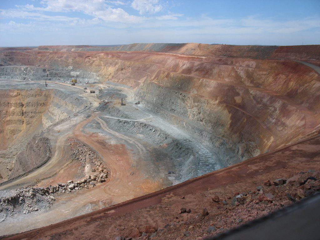 Super Pit - Kalgoorlie/Boulder - 13 by H T W Gay