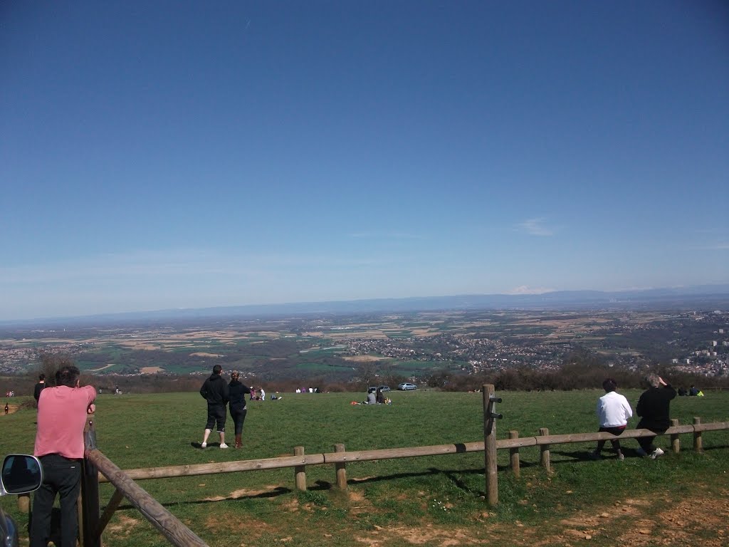 Belle vue touristique depuis le mont thou by Salomon BARZILAI & Jerome IBY