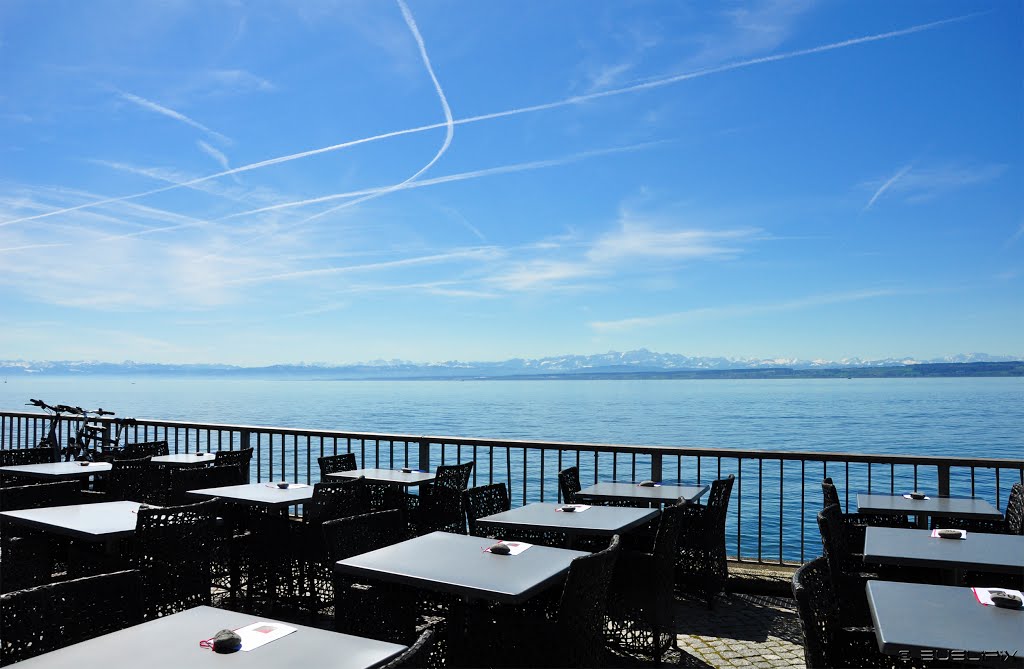 Meersburg - bereit für die Ausflügeler am ersten schönen Frühlingstag 2013 (© Buelipix) by Buelipix