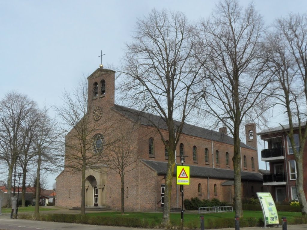 NL - Maashees - De Goeijstraat (St. Antonius Abt kerk) by Danny Danckaert