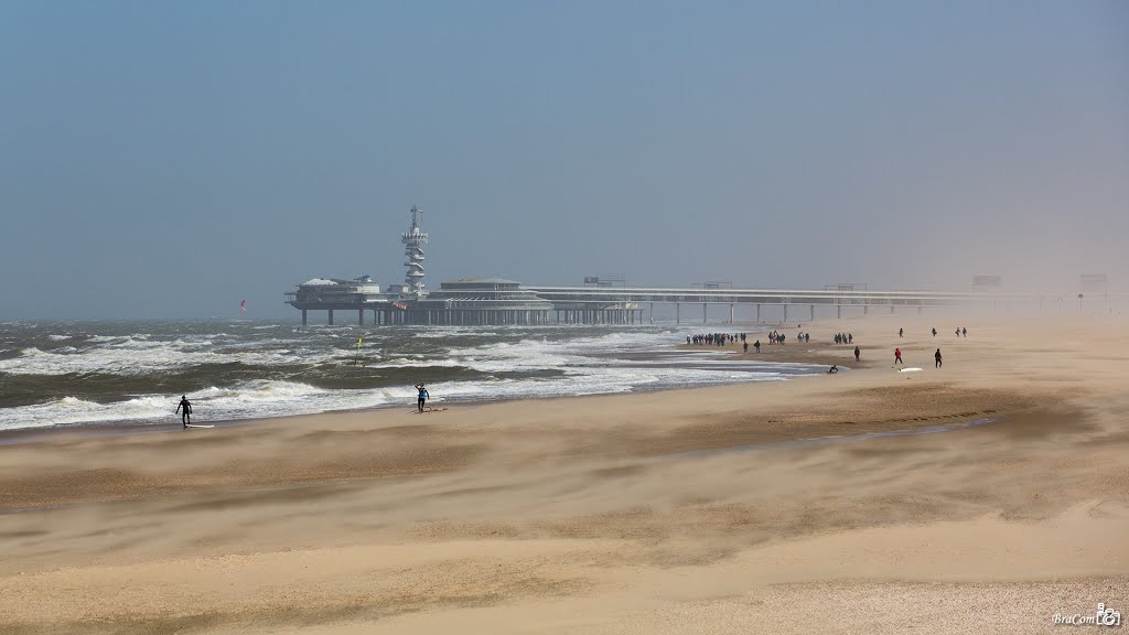 Sandblasting on the beach, Scheveningen by © BraCom (Bram)