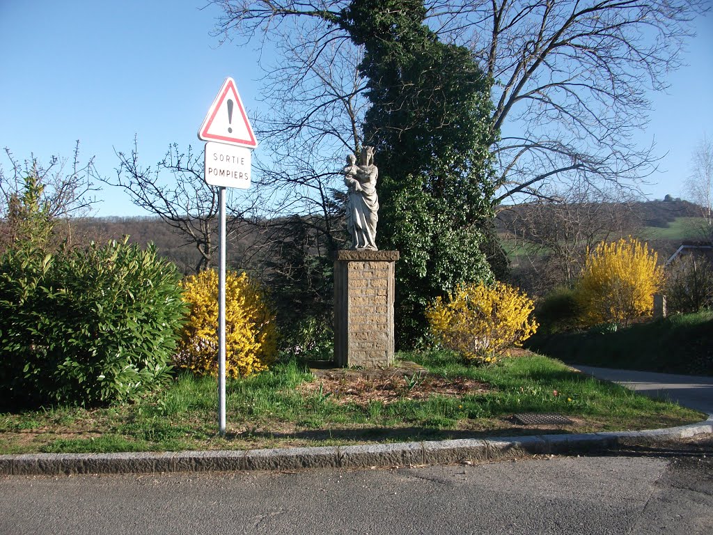 La madone sur le chemin de l ancienne eglise poleymieux au mont d'or by Salomon BARZILAI & Jerome IBY