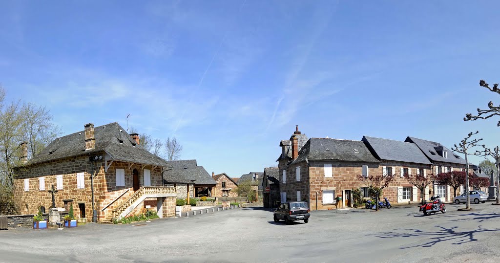 Place du village de Saint Viance, Corrèze by jl capdeville