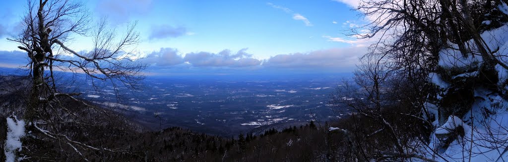 View of the Hudson Valley from the trail on the descent of Blackhead by DSettahr