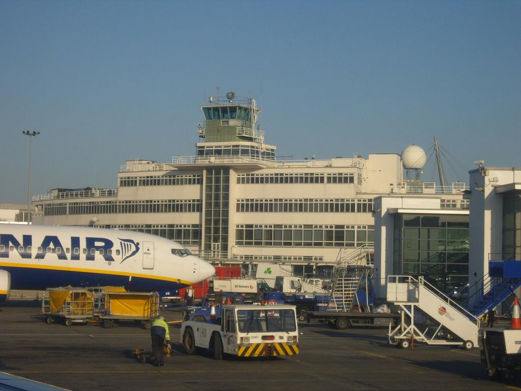 Dublin Airport -Feb2008 by J.Kruszynski