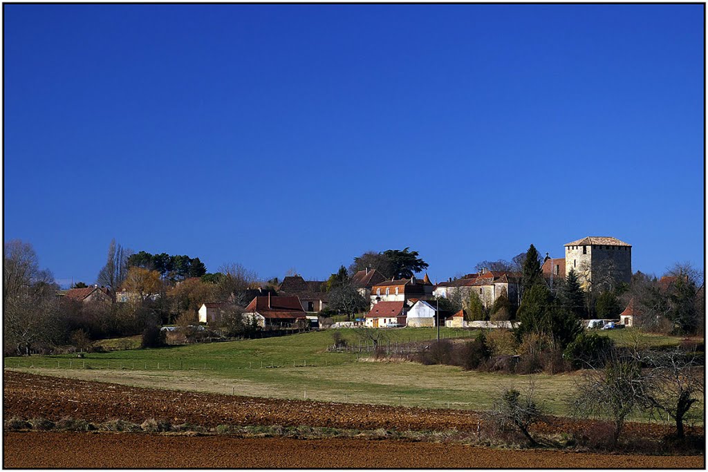 CENDRIEUX [24] - Vue lointaine du clocher fortifié (février 2009) by Michel Chanaud