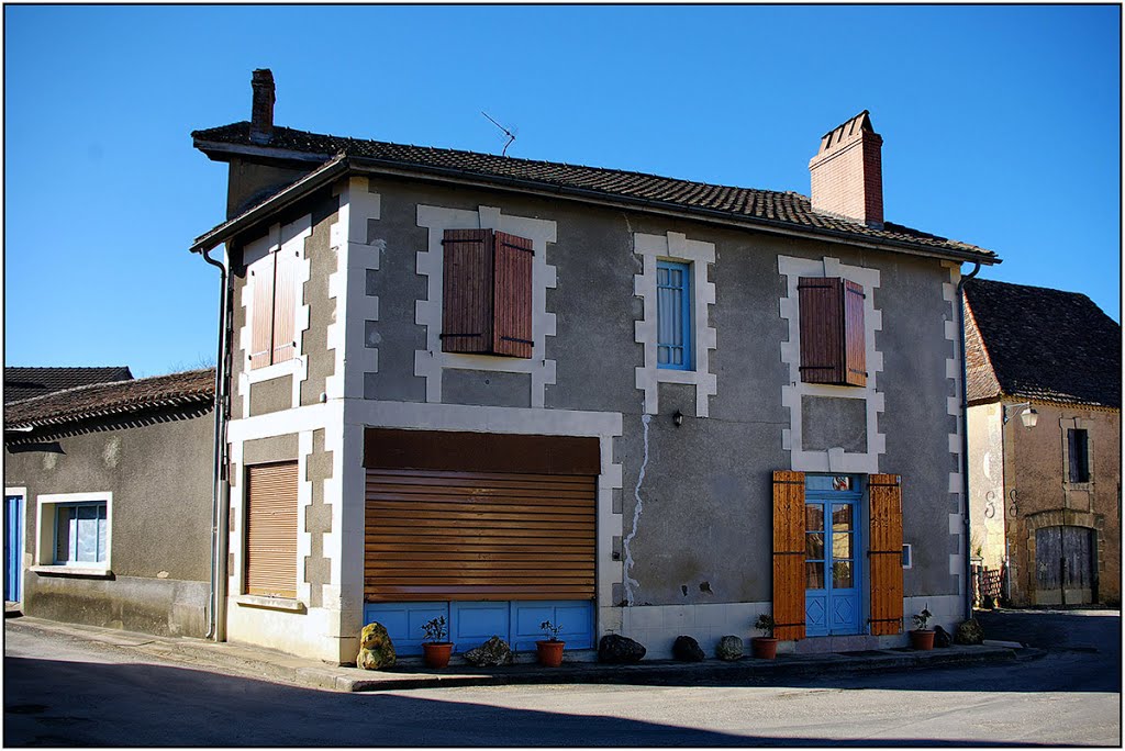 CENDRIEUX [24] - Maison qui était autrefois l'épicerie "Chez Marthe" (février 2009) by Michel Chanaud