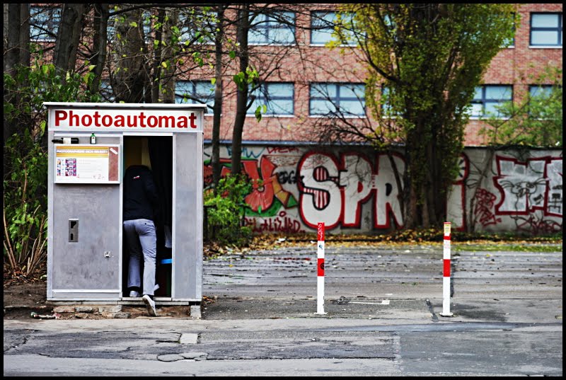 Photoautomat by Philippe Buffard