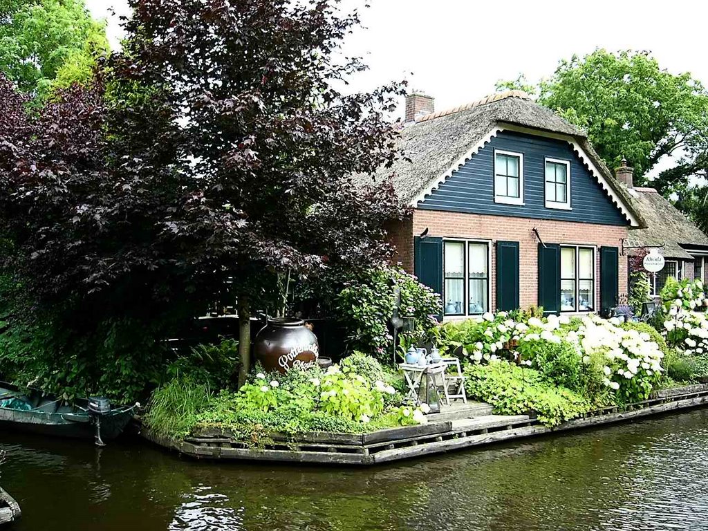 Netherlands, Giethoorn, July 2004 by senna3