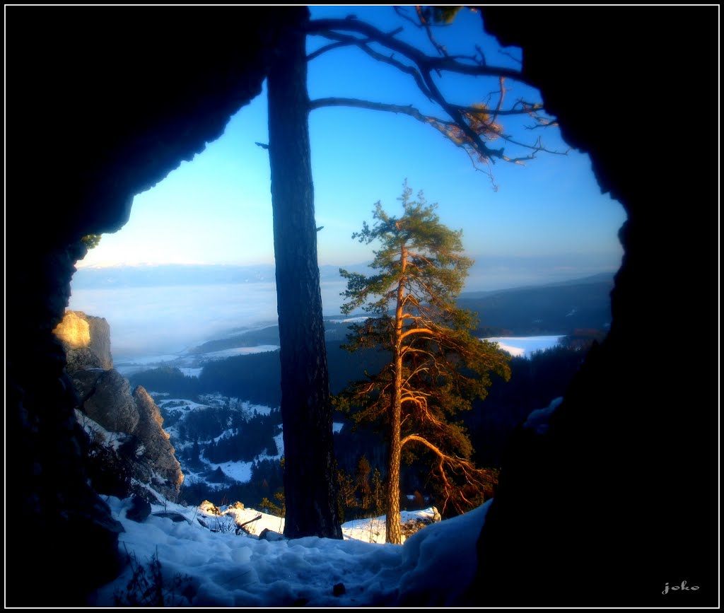 POHĽAD Z JASKYNE POD VYŠEHRADOM 830 m.n.m. by < JOKO >