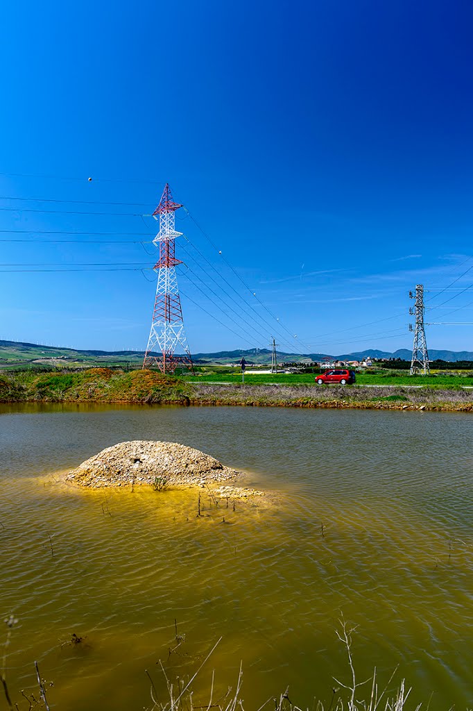 Torre eléctrica y agua III by Francisco Javier Díaz Benito