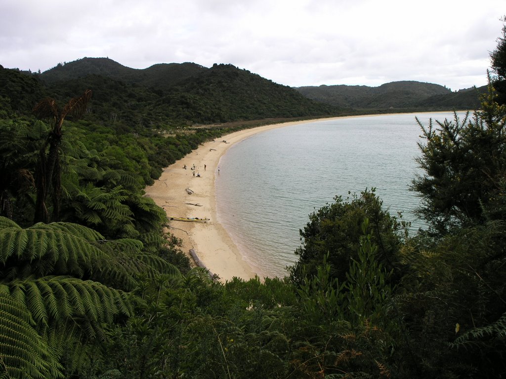 Onetahuti Beach by Jan Haas