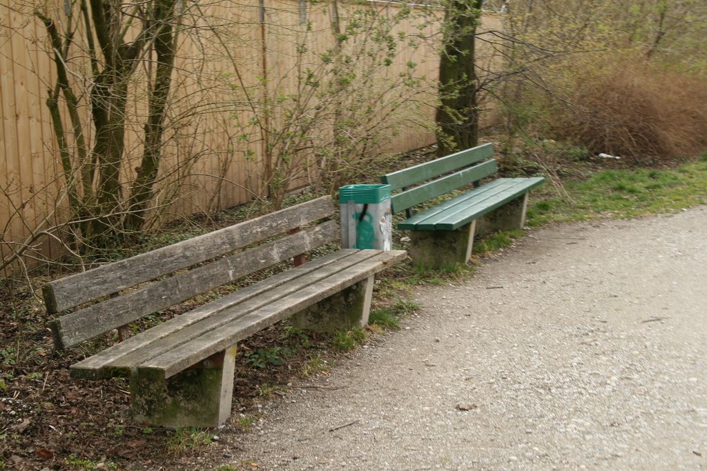 Munich - 2 bench in the park by O_Canada