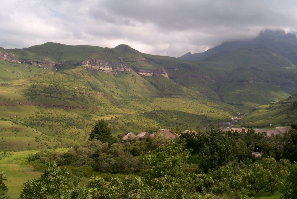 Royal Drakensberg by tommyj