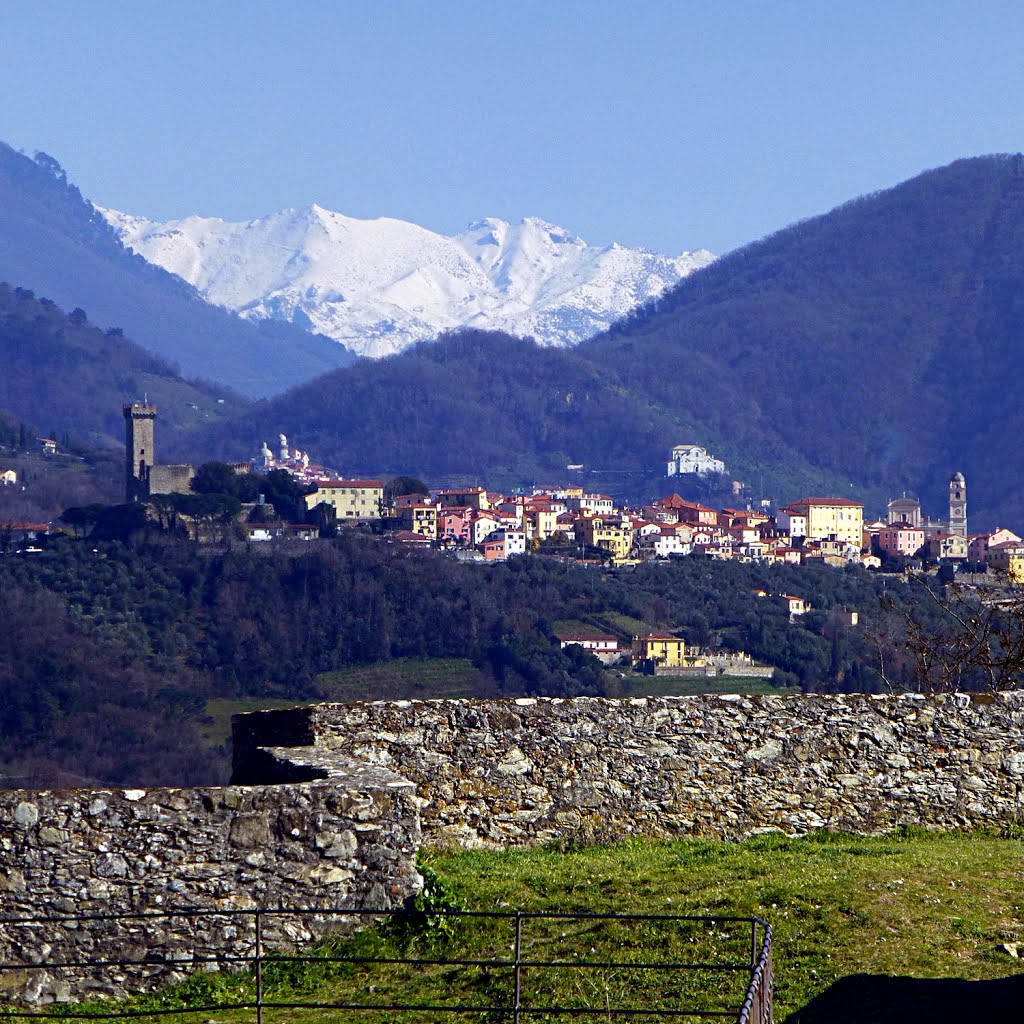 Castelnuovo Magra, da Sarzana by Pom-Panoramio? YES !