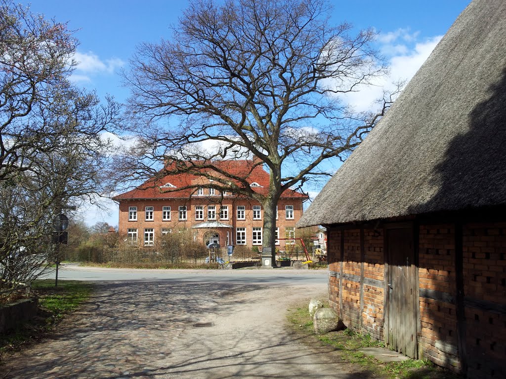 Alte Henstedter Schule, jetzt Kindergarten by lorbas